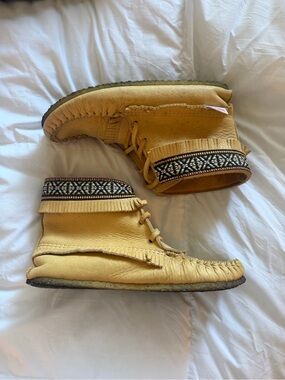 Softmoc Tan Leather Fringe Moccasin Boots